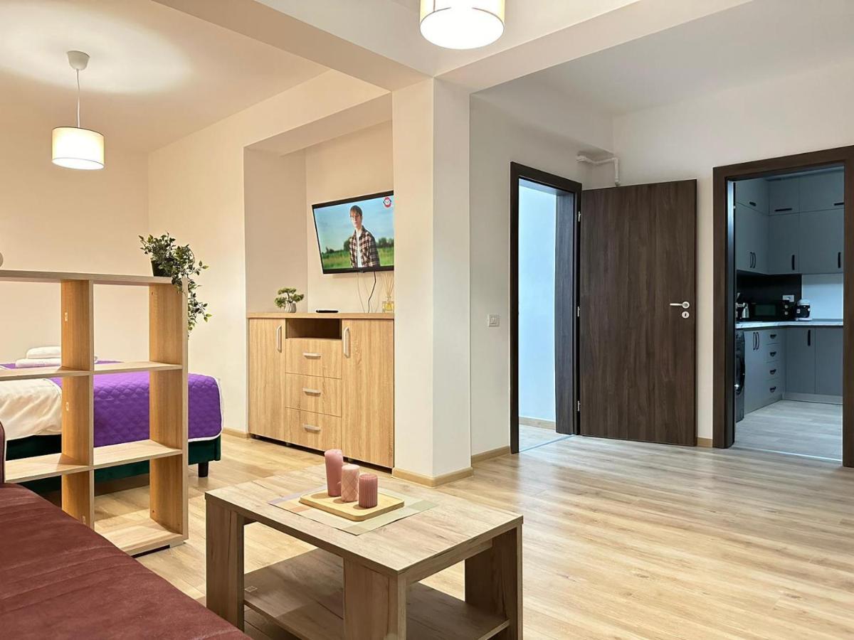 Coresi Mall Area Studios & Apartments By Glam Braşov Exterior foto