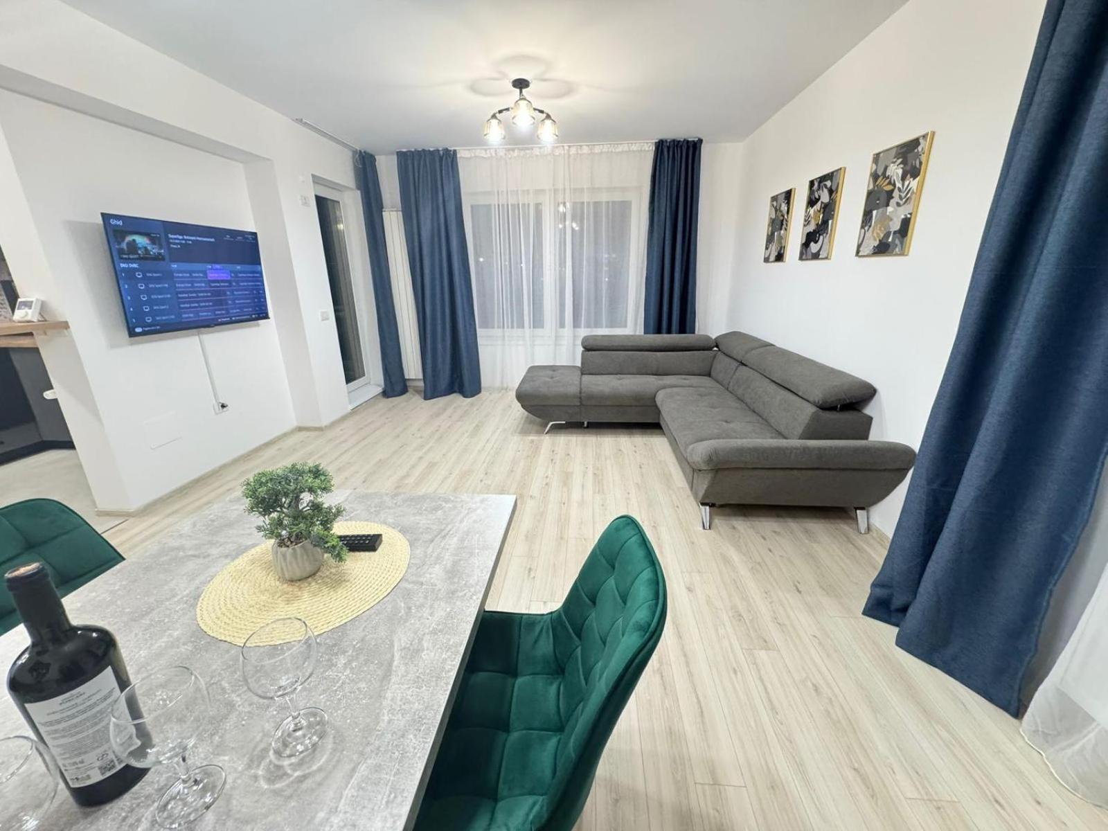 Coresi Mall Area Studios & Apartments By Glam Braşov Exterior foto