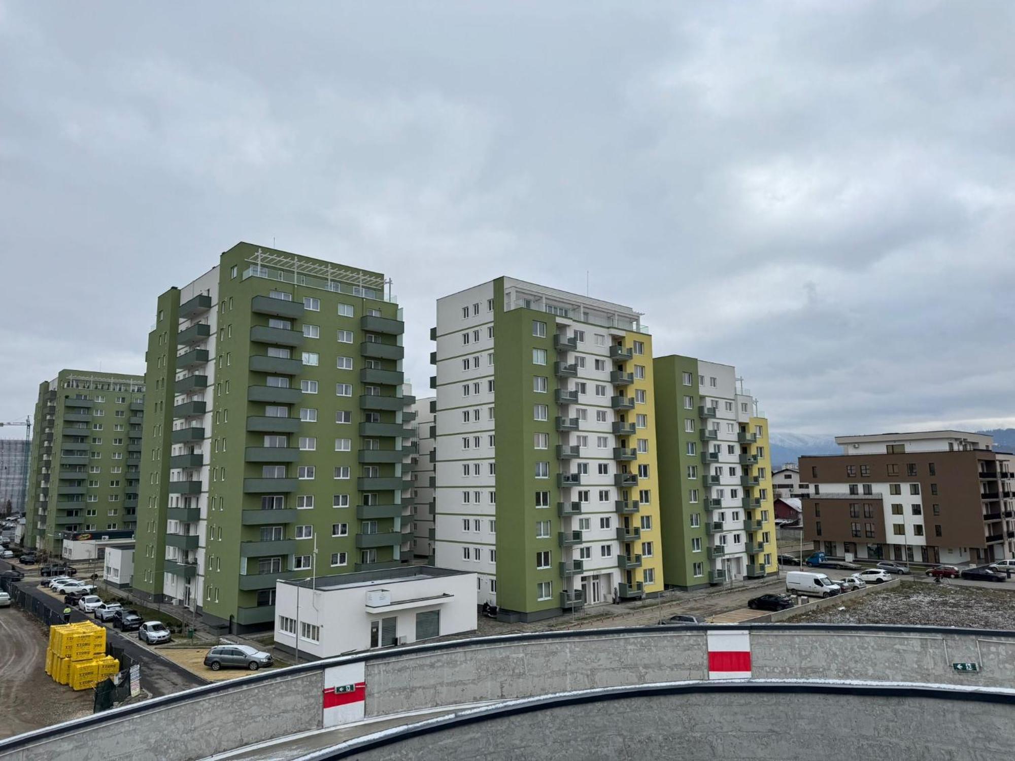 Coresi Mall Area Studios & Apartments By Glam Braşov Exterior foto
